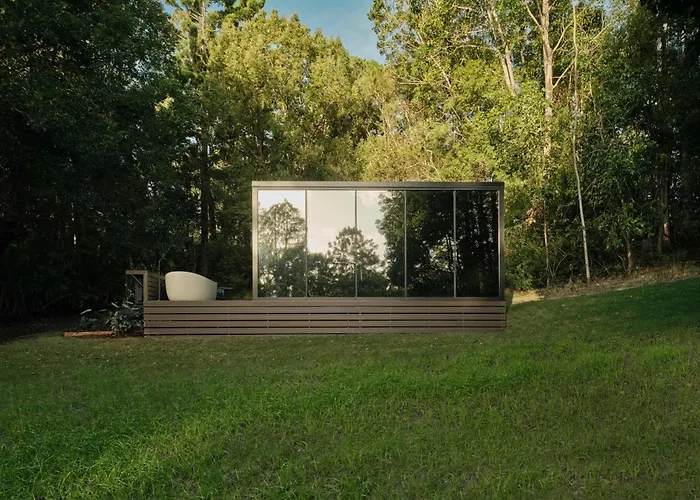 Luxury Mirror Home In Byron Bay